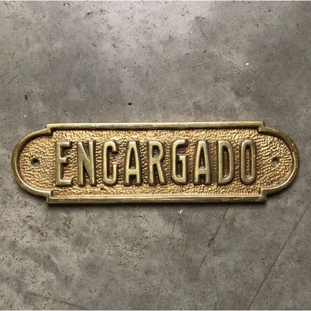 Antiguo cartel de bronce "encargado"