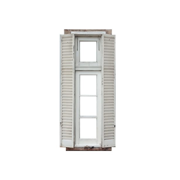 Antigua ventana de madera cedro con celosías