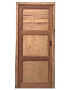 Antigua puerta tablero de madera cedro