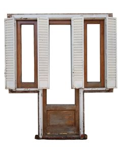 Puerta antigua de madera cedro con celosías