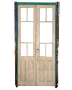 Antigua puerta griega de madera cedro con marco