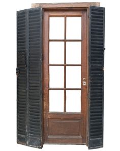 Dos puertas antiguas de cedro con celosías