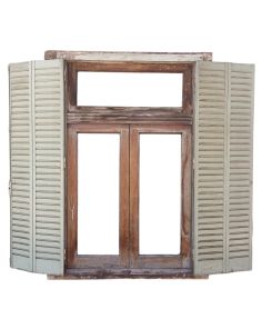 Antigua ventana de madera cedro con celosias