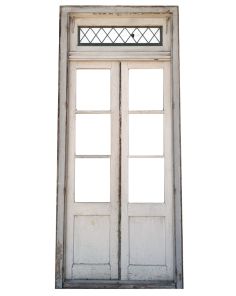 Dos antiguas puertas de madera cedro con vitraux