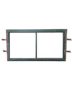 Seis antiguas ventanas de hierro con marco