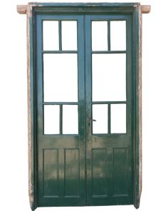 Antigua puerta griega de madera con marco