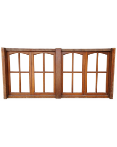 Antigua ventana de madera cedro a cuatro hojas