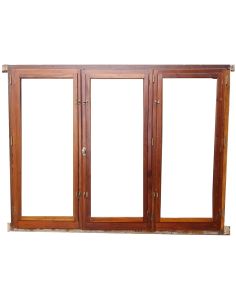 Dos antiguas ventanas de madera cedro