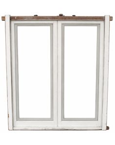 Antigua ventana de madera cedro con marco