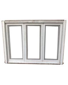 Antigua ventana de madera cedro con marco