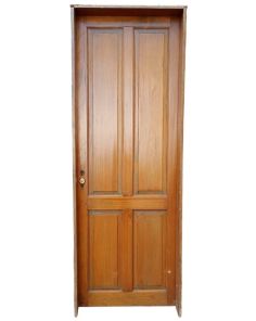 Puerta tablero de madera antigua con marco