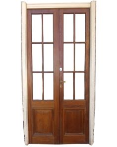 Antigua puerta balcón de madera cedro