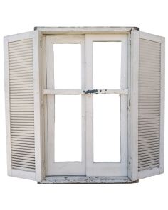 Ventana corrediza de cedro con celosías