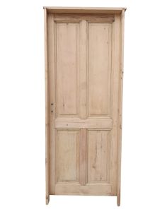 Puerta tablero de madera antigua con marco