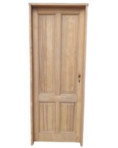 Puerta tablero de madera antigua con marco