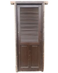Puerta postigonada de madera antigua 