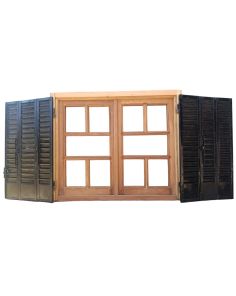 Ventana de madera cedro con celosías de hierro