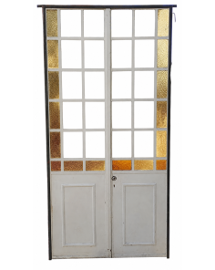 Antigua puerta tipo mampara de hierro