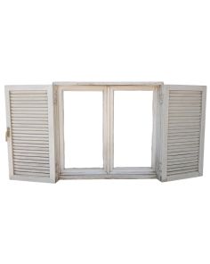 Antigua ventana de madera cedro con celosías