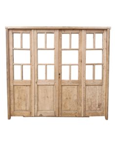 Portada griega de madera antigua con marco