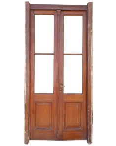 Dos antiguas puertas de madera cedro 