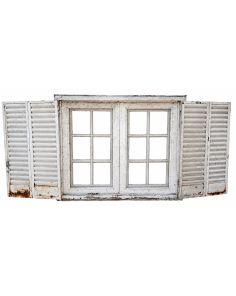 Antigua ventana de cedro con celosías