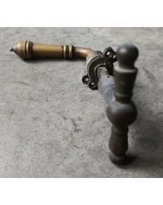 Antiguo picaporte de bronce