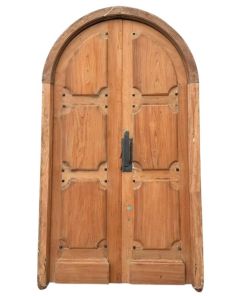 Antigua puerta de frente ciega de madera cedro
