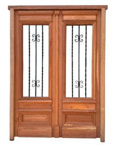 Puerta de frente en madera antigua cedro