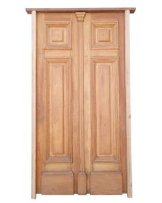 Antigua puerta de frente ciega de madera cedro