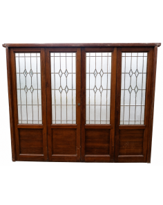 Antigua portada de madera cedro con vitraux