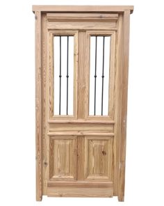 Puerta de frente de madera antigua pinotea