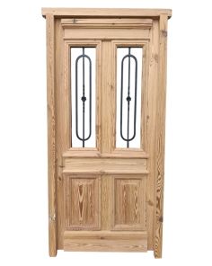 Puerta de frente de madera antigua pinotea