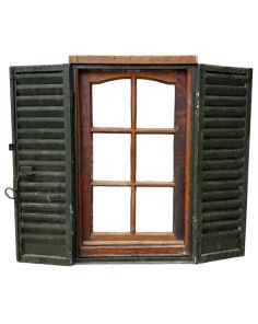 Antigua ventana de madera cedro con celosías